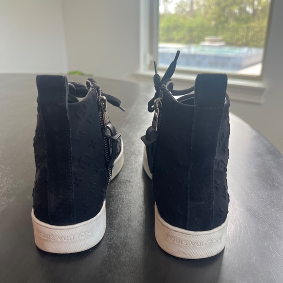 Authentic Louis Vuitton Suede sneakers - Picture 3 of 4